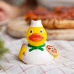 Pizzabäcker Werbe-Ente bedrucken und Markenbotschaft senden