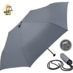 Grauer Regenschirm mit UV-Schutz